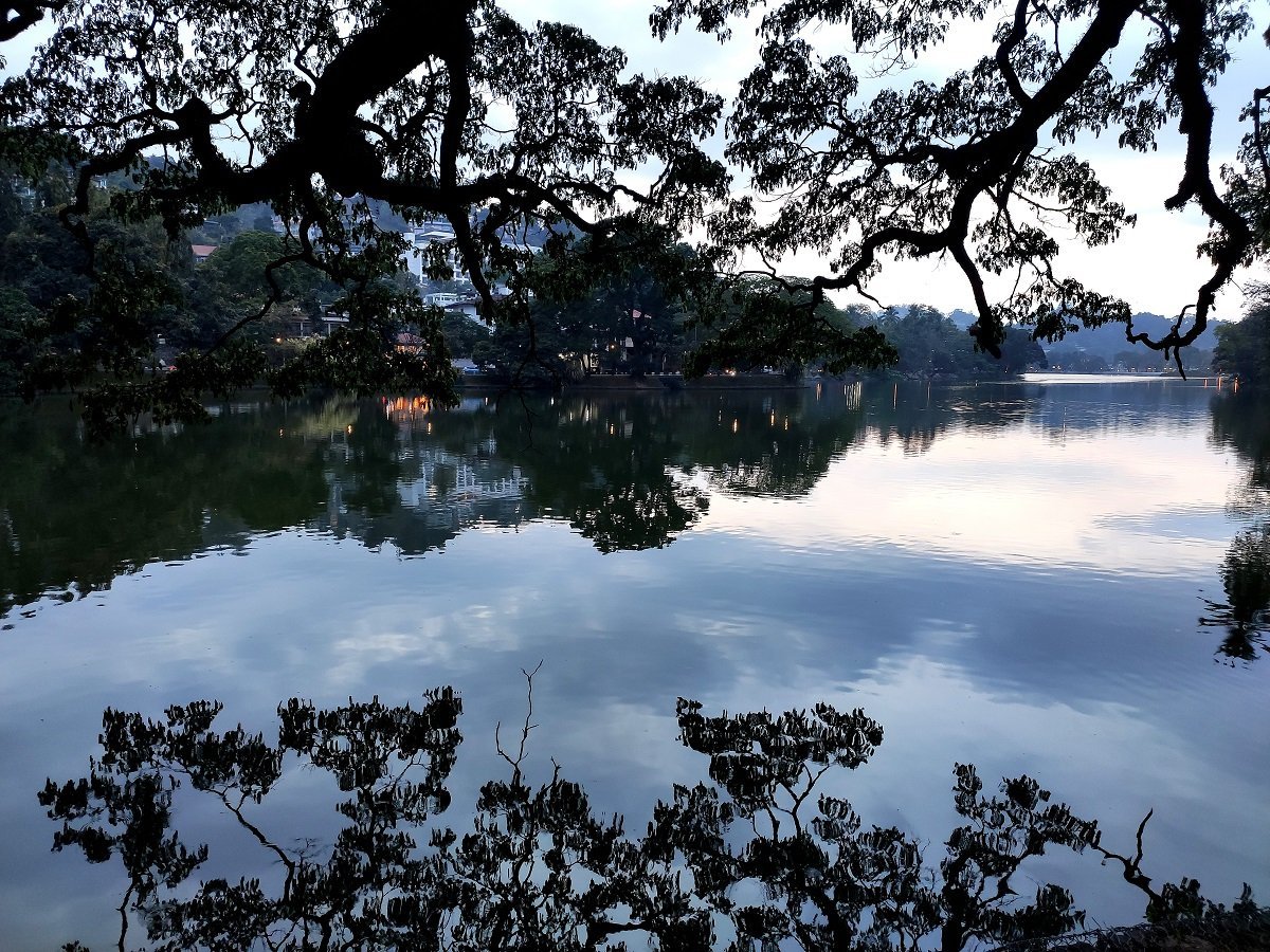 Kandy lake by Travel Jaunts