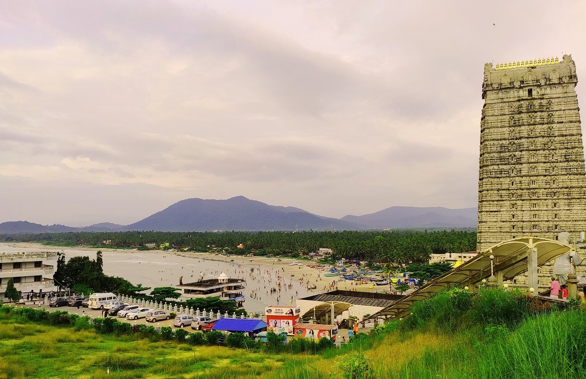 Murudeshwar Temple by Travel Jaunts