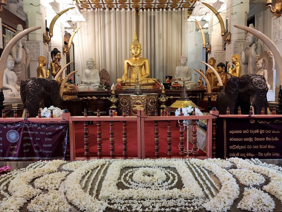 Temple of tooth Relic, Kandy by Travel Jaunts